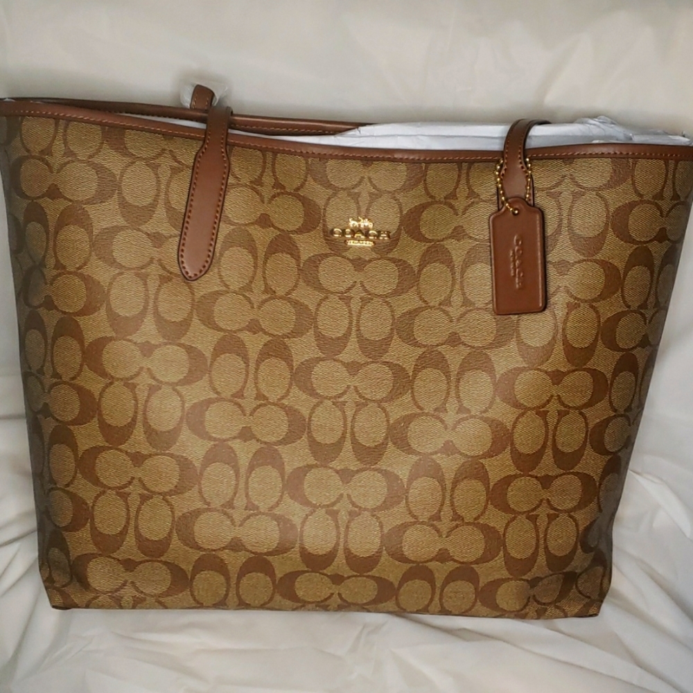 Coach Purse  LG tote Khaki
